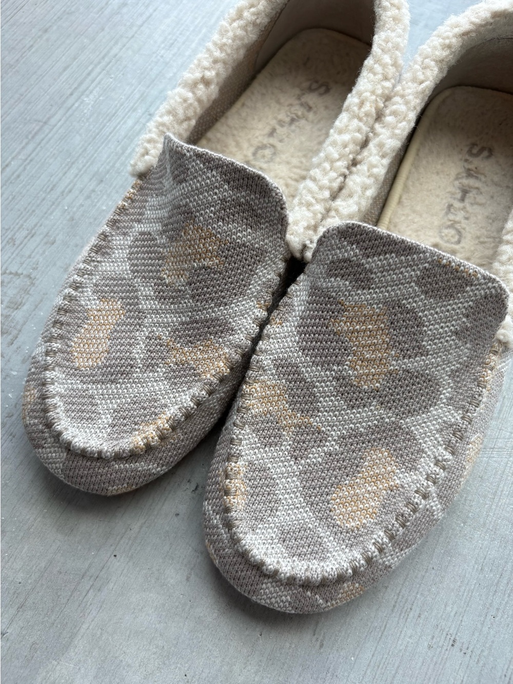 Women’s Rothy’s “The Slipper” Cozy Cat - SIZE 7